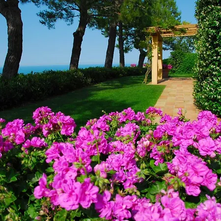 Piane Chienti Sleeps 8 Pool Air Con Wifi *